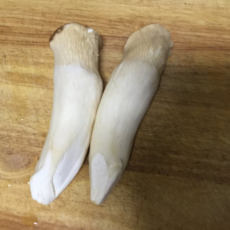 凉拌手撕麻辣杏鲍菇步骤1