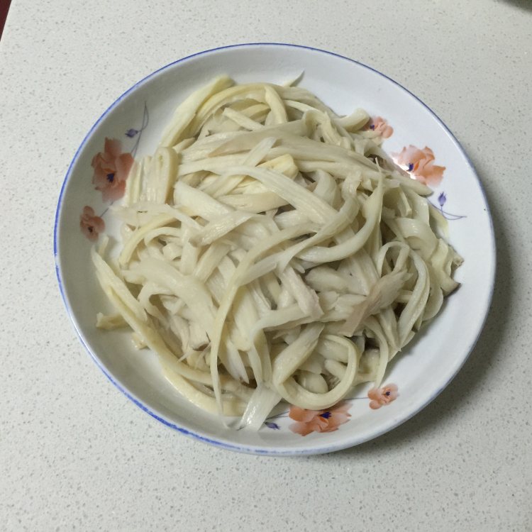凉拌手撕麻辣杏鲍菇步骤4