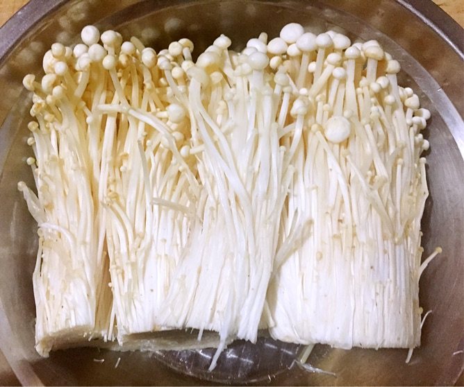 麻辣金针菇步骤1