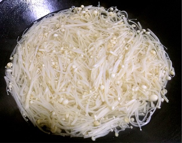 麻辣金针菇步骤4