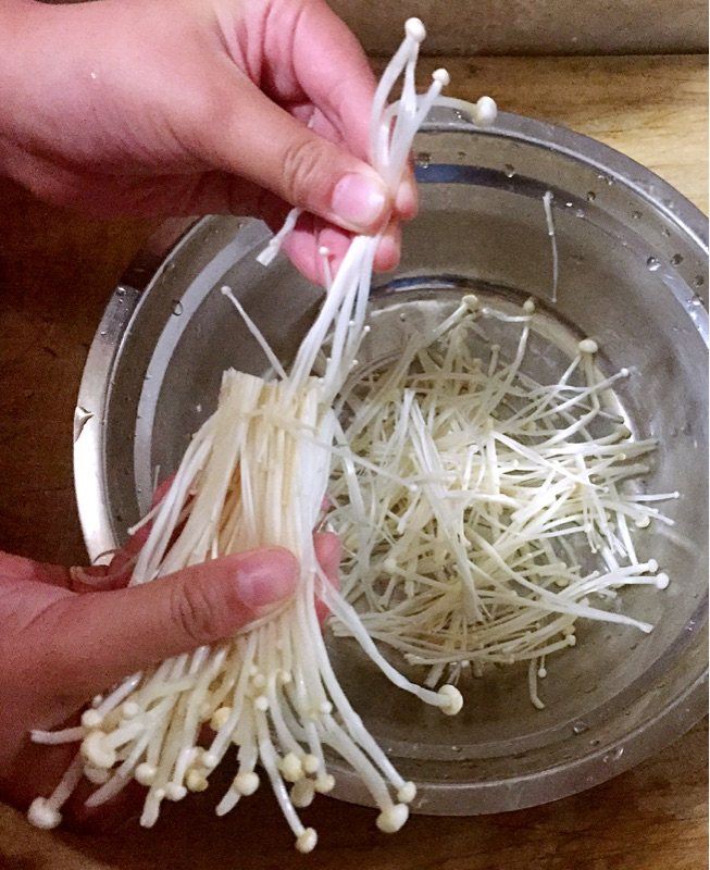 麻辣金针菇步骤2