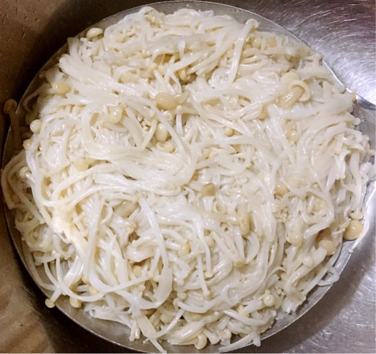 麻辣金针菇步骤7