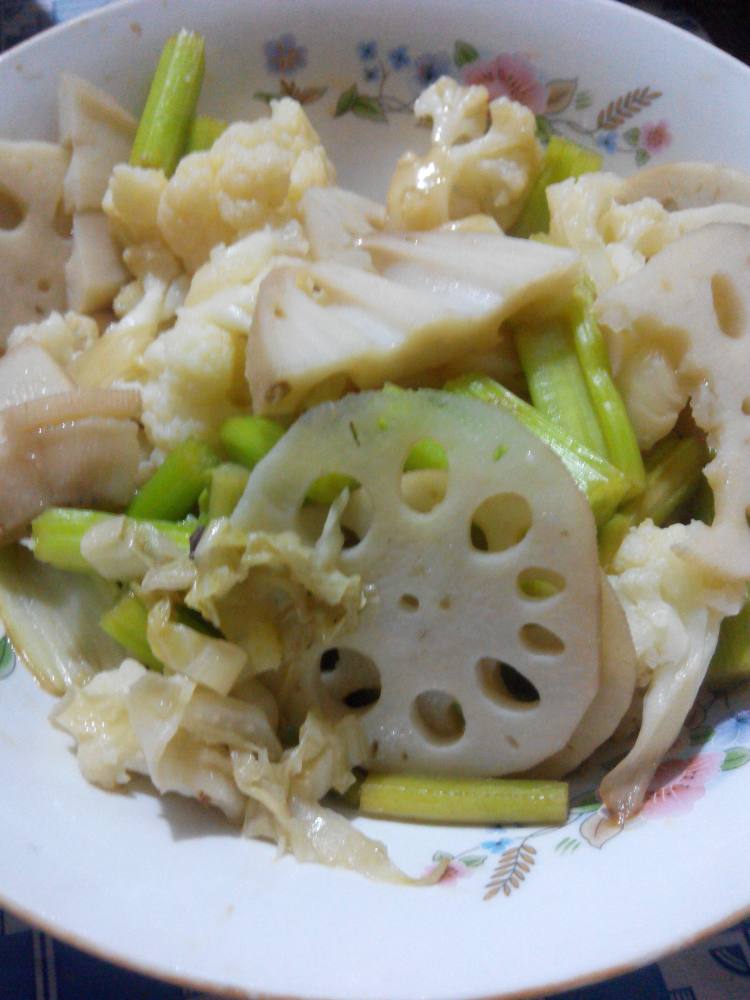 凉拌芹菜菜花藕片步骤7