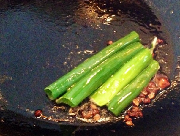 葱油炝拌杏鲍菇步骤3