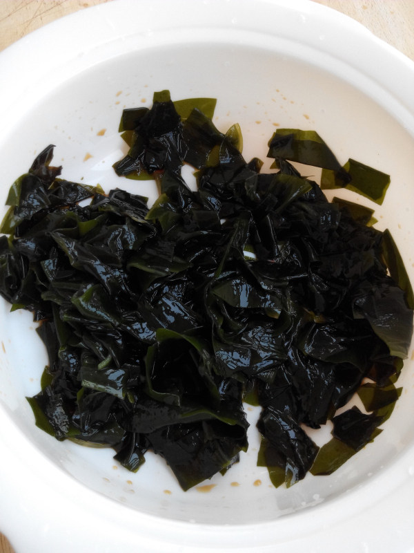 捞汁裙带菜叶步骤6