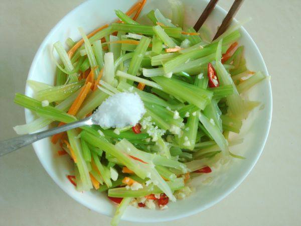 柠檬拌西芹步骤7