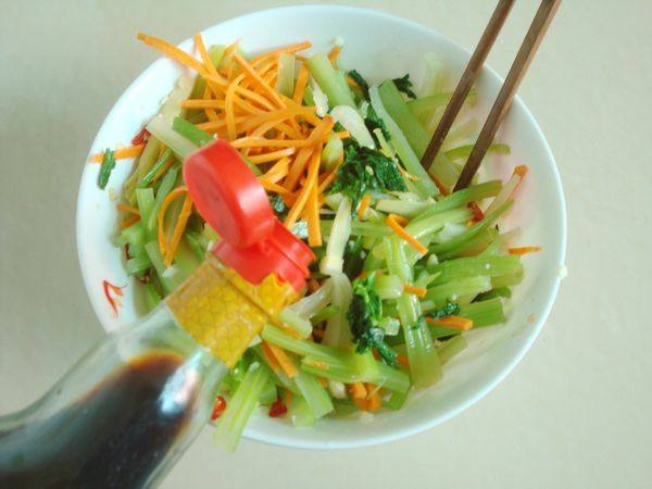 柠檬拌西芹步骤8