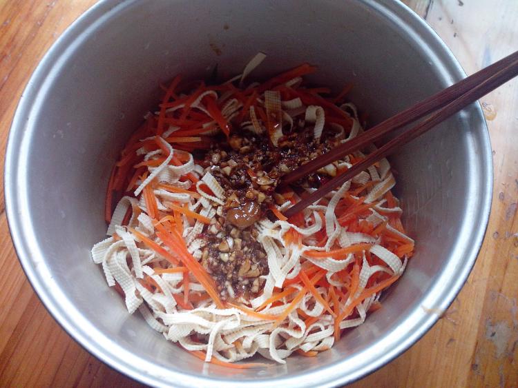 凉拌萝卜豆皮丝步骤11
