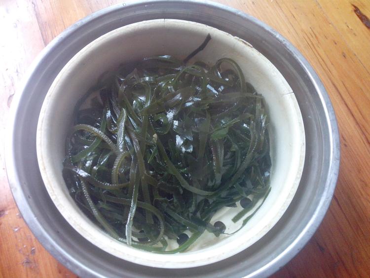 鸡腿肉拌海带丝步骤5