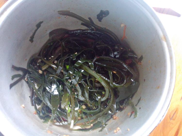 鸡腿肉拌海带丝步骤8