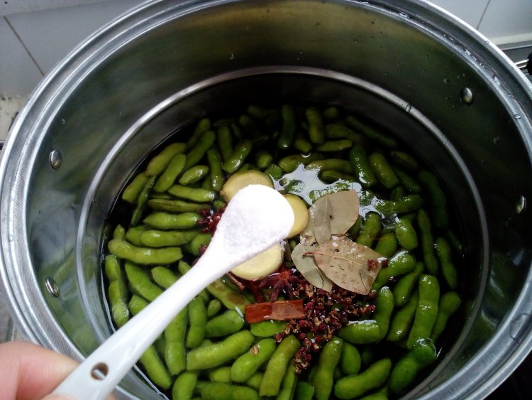 五香水煮毛豆角步骤6