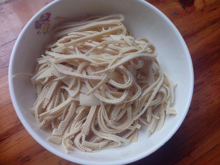 青瓜拌豆皮步骤3
