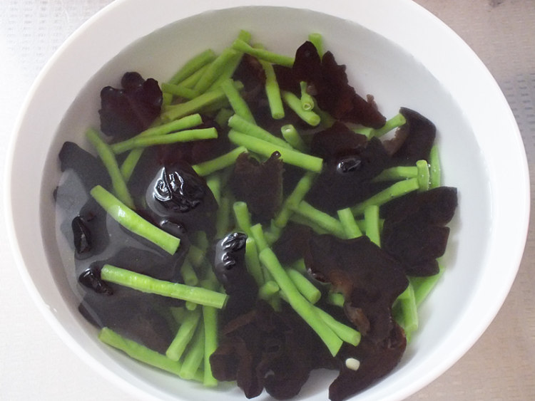 凉拌豆角黑木耳步骤4