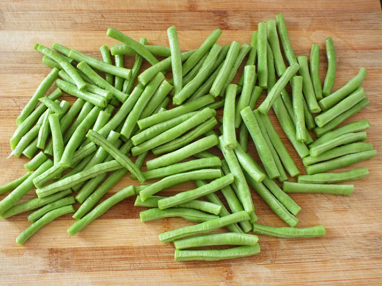 凉拌豆角黑木耳步骤2