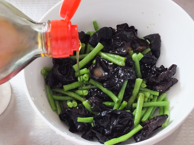 凉拌豆角黑木耳步骤9