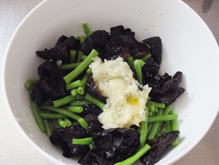 凉拌豆角黑木耳步骤10