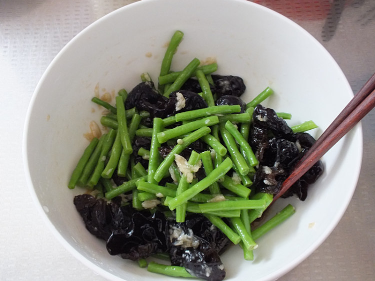 凉拌豆角黑木耳步骤11