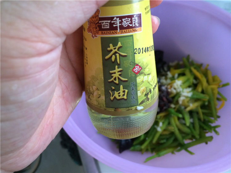 鲜黄花菜拌木耳步骤8