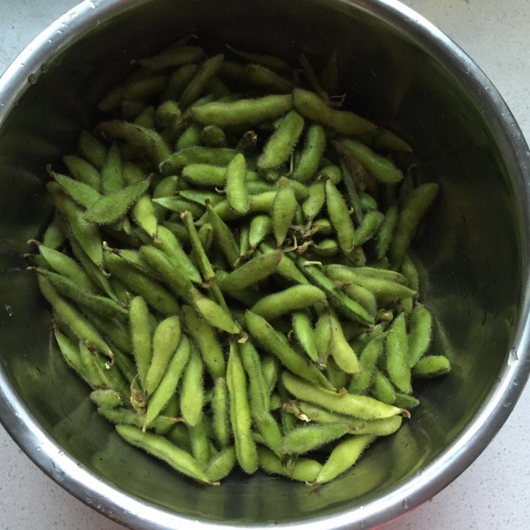 盐水煮毛豆步骤1