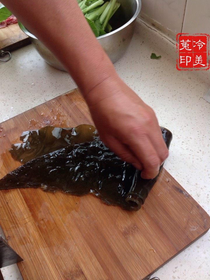 凉拌酸辣海带丝步骤7