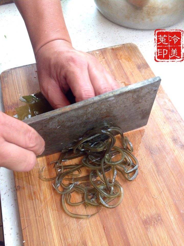 凉拌酸辣海带丝步骤9