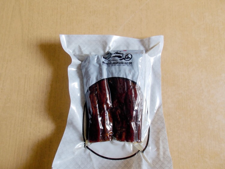 【手工美食】香拌腊肉步骤1