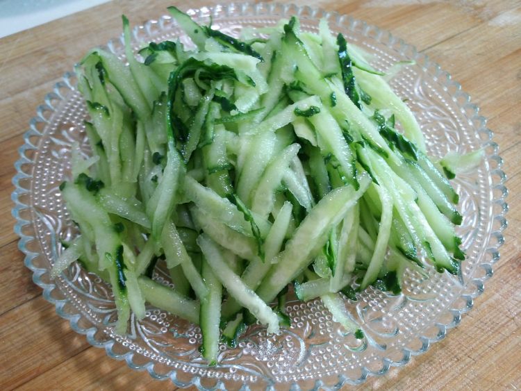 黄瓜丝拌凉皮步骤4