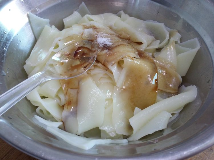 黄瓜丝拌凉皮步骤8