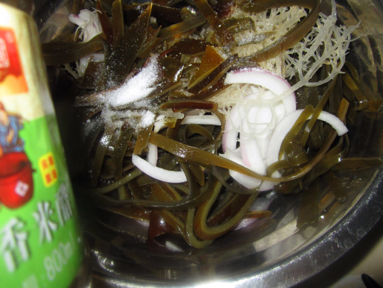 洋葱龙须拌海带步骤6