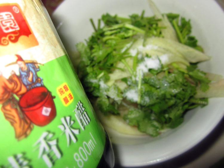 香菜拌西瓜皮步骤6