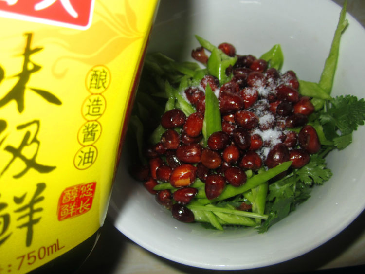 香菜花生米拌辣椒步骤7