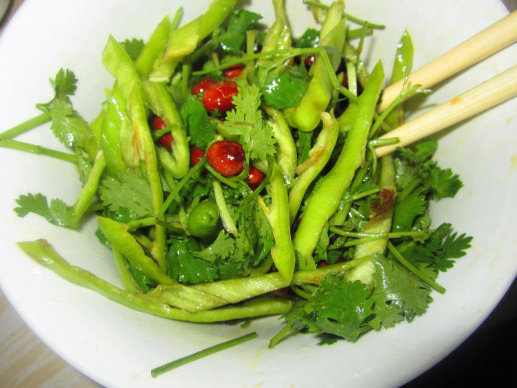 香菜花生米拌辣椒步骤9