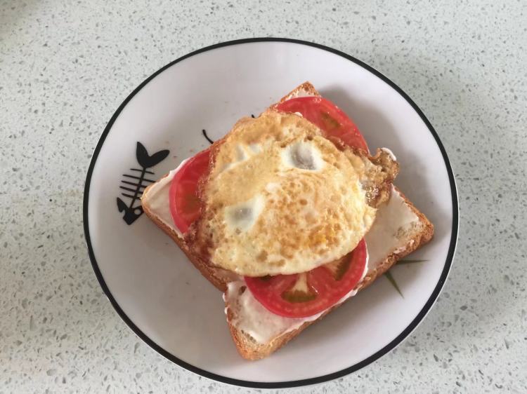 鸡蛋西红柿三明治步骤7