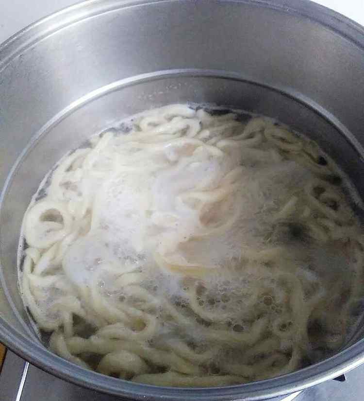 西红柿鸡蛋小拉面步骤16