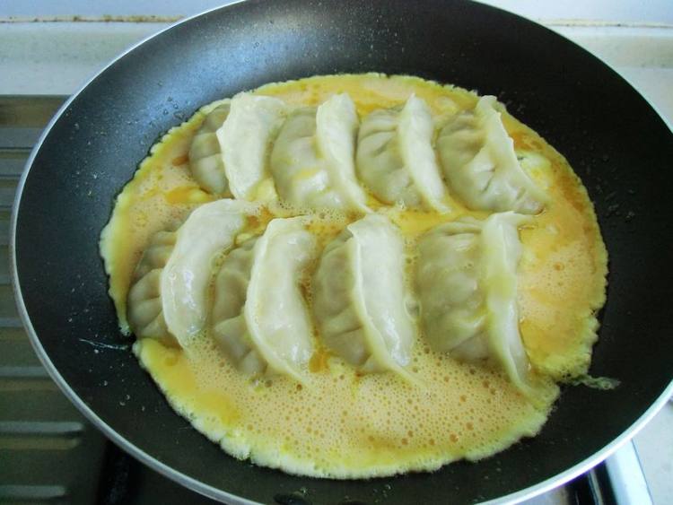 煎饺抱蛋步骤11