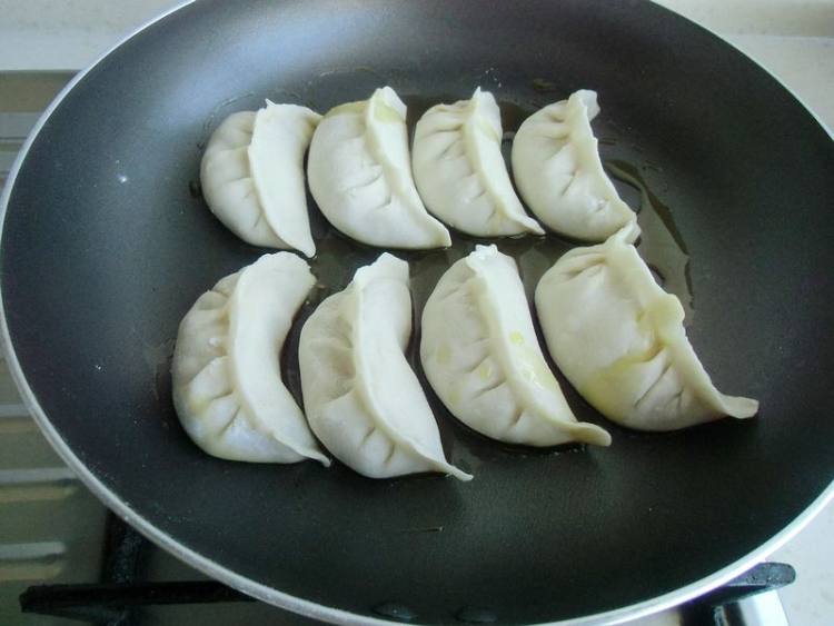 煎饺抱蛋步骤8