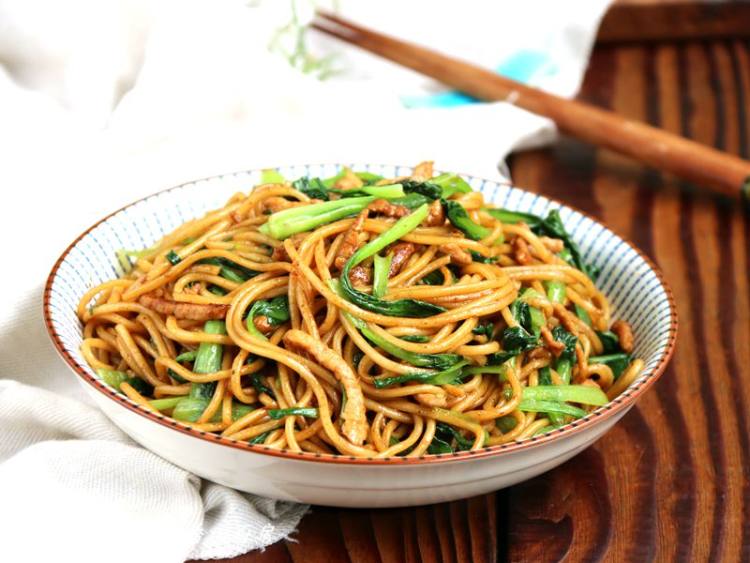 鸡毛菜肉丝炒面步骤10