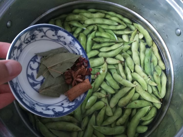 盐水五香毛豆步骤5