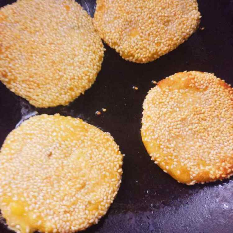 地瓜芝麻饼步骤9