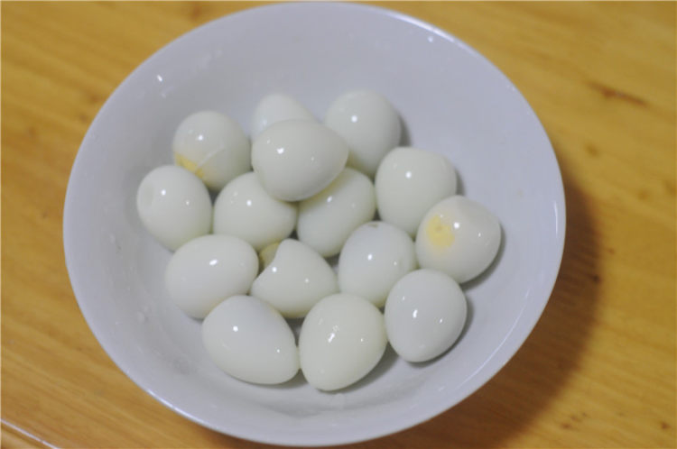 虎皮鹌鹑蛋步骤3