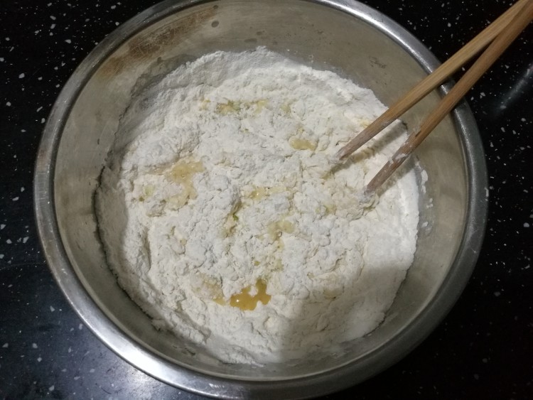 葱香油饼步骤3