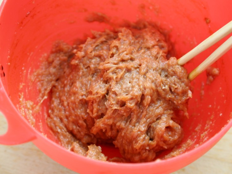 西红柿包菜鸡肉水饺步骤4