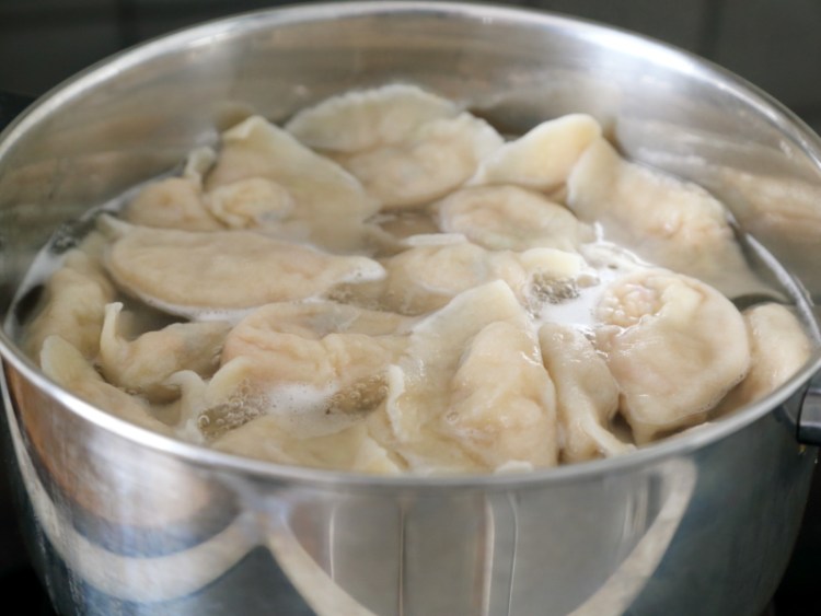 西红柿包菜鸡肉水饺步骤12