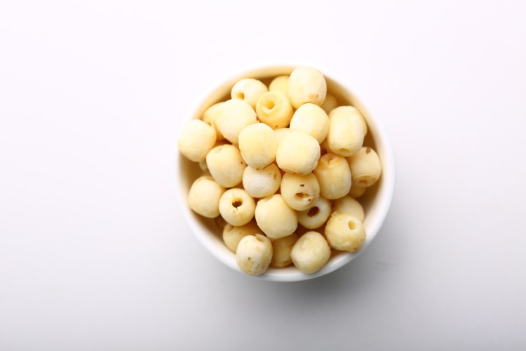 休闲小食糖莲子步骤1