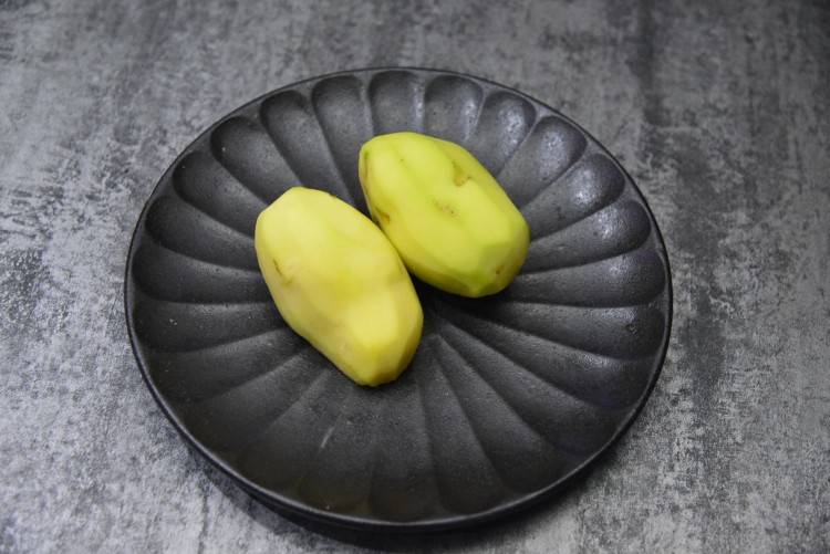 腊肠土豆丝煎饼步骤1