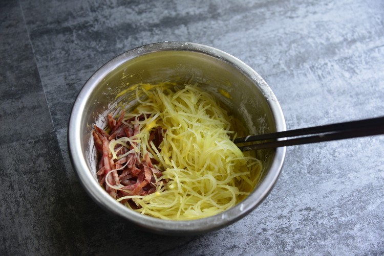 腊肠土豆丝煎饼步骤9
