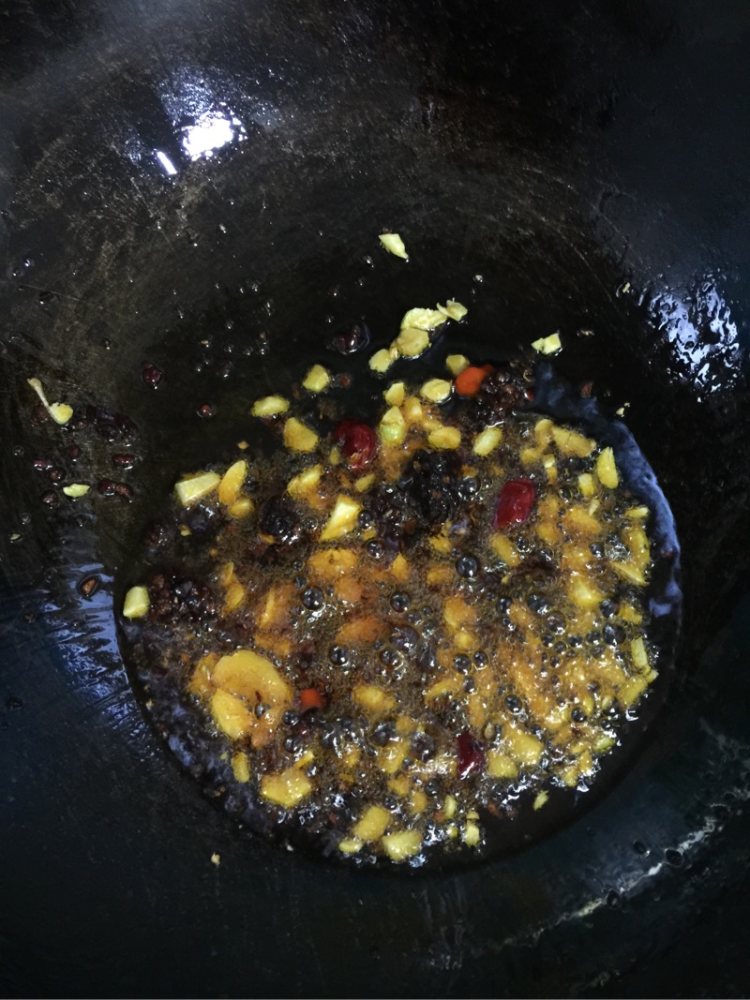 酸菜牛肉土豆粉步骤3