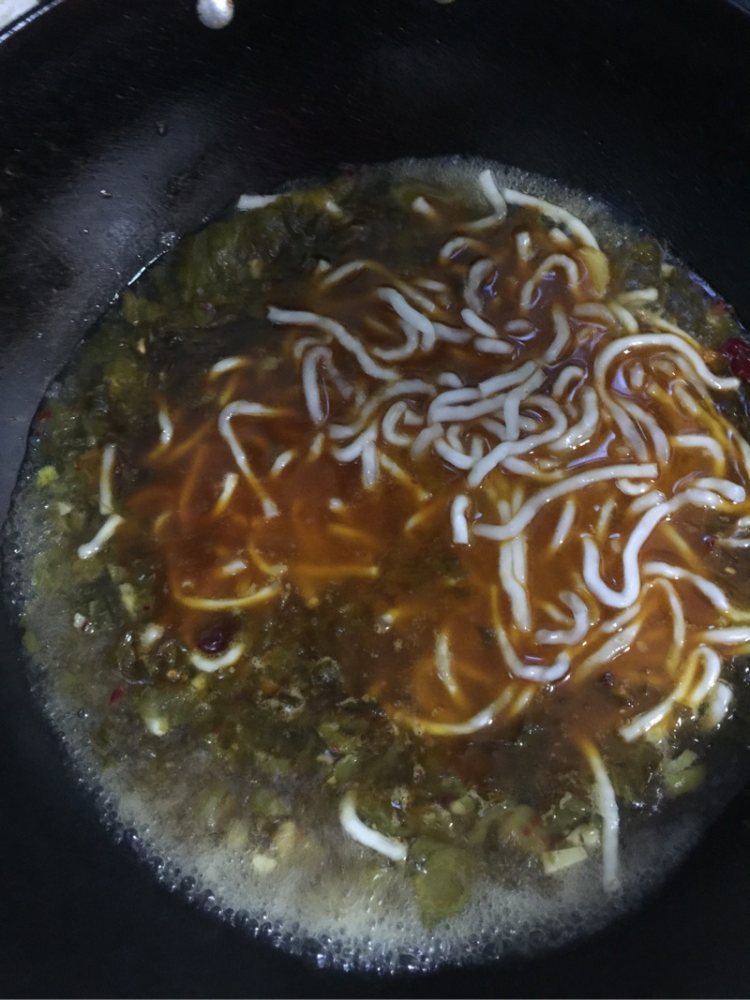 酸菜牛肉土豆粉步骤6