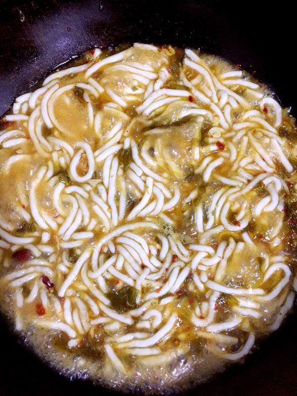 酸菜牛肉土豆粉步骤7