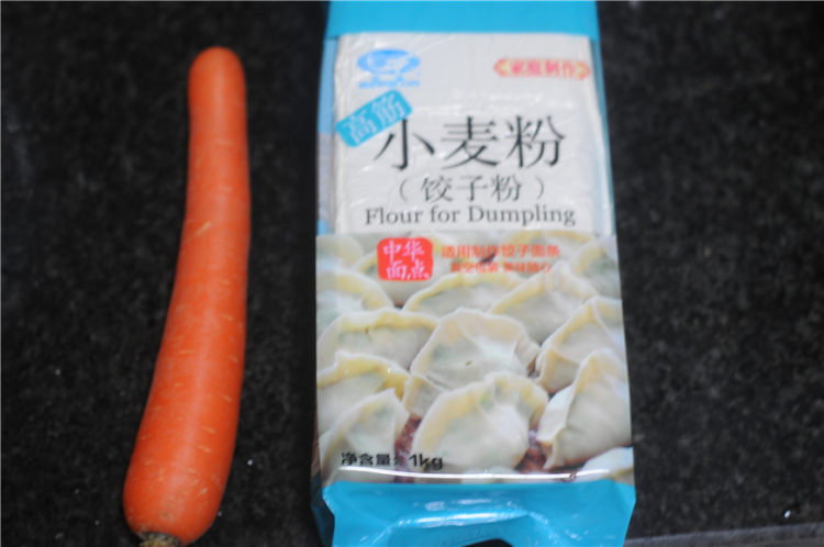 酸豆角胡萝卜面步骤1